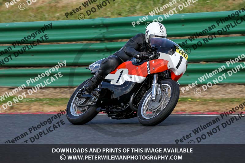 Vintage motorcycle club;eventdigitalimages;mallory park;mallory park trackday photographs;no limits trackdays;peter wileman photography;trackday digital images;trackday photos;vmcc festival 1000 bikes photographs