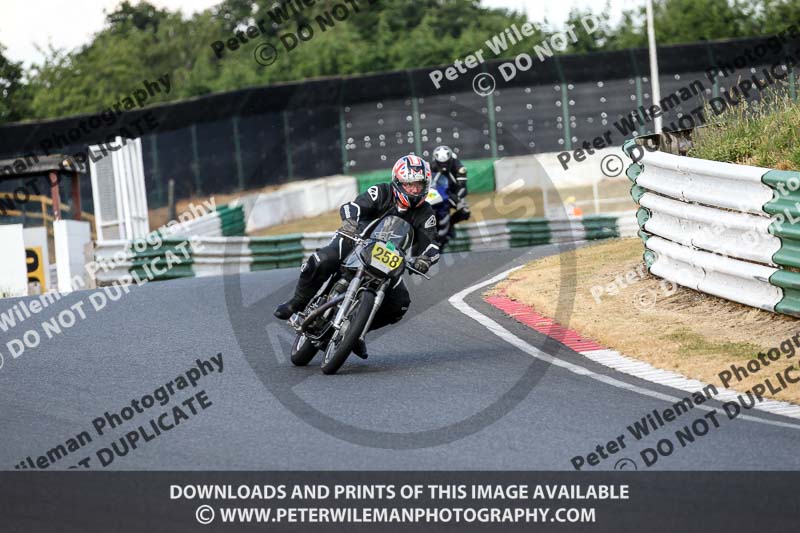 Vintage motorcycle club;eventdigitalimages;mallory park;mallory park trackday photographs;no limits trackdays;peter wileman photography;trackday digital images;trackday photos;vmcc festival 1000 bikes photographs