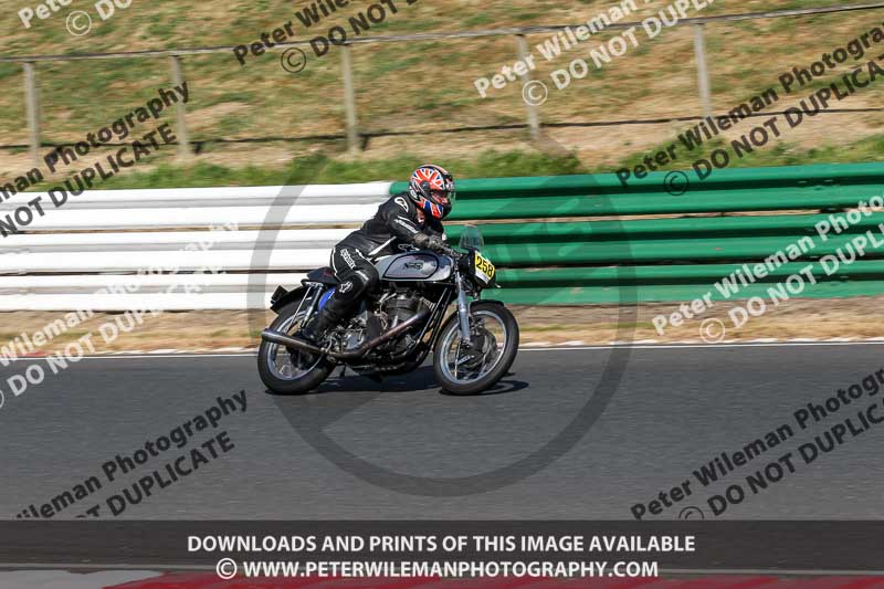 Vintage motorcycle club;eventdigitalimages;mallory park;mallory park trackday photographs;no limits trackdays;peter wileman photography;trackday digital images;trackday photos;vmcc festival 1000 bikes photographs