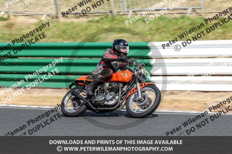 Vintage motorcycle club;eventdigitalimages;mallory park;mallory park trackday photographs;no limits trackdays;peter wileman photography;trackday digital images;trackday photos;vmcc festival 1000 bikes photographs
