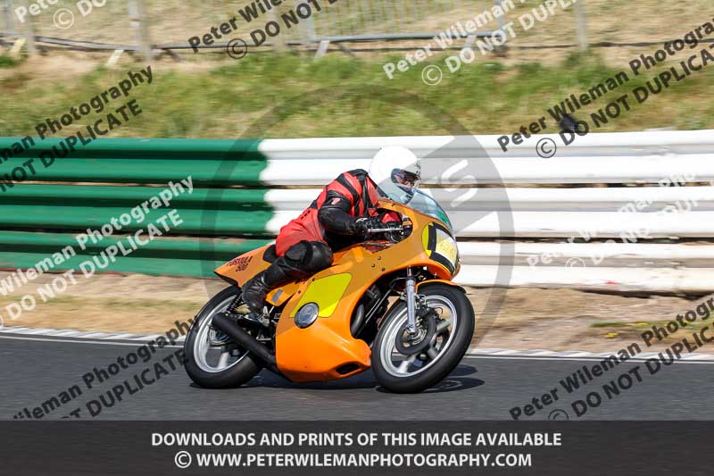 Vintage motorcycle club;eventdigitalimages;mallory park;mallory park trackday photographs;no limits trackdays;peter wileman photography;trackday digital images;trackday photos;vmcc festival 1000 bikes photographs