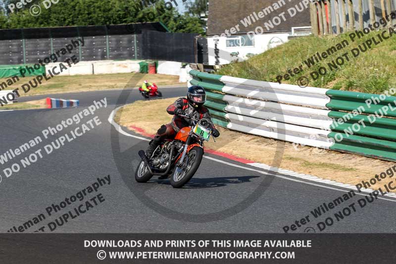 Vintage motorcycle club;eventdigitalimages;mallory park;mallory park trackday photographs;no limits trackdays;peter wileman photography;trackday digital images;trackday photos;vmcc festival 1000 bikes photographs