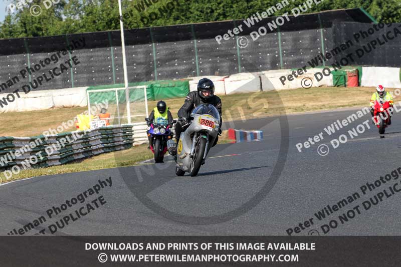Vintage motorcycle club;eventdigitalimages;mallory park;mallory park trackday photographs;no limits trackdays;peter wileman photography;trackday digital images;trackday photos;vmcc festival 1000 bikes photographs