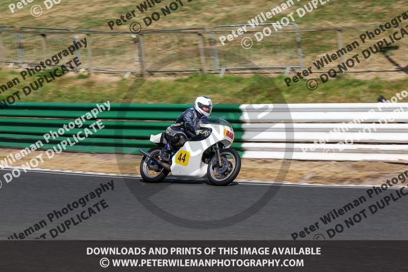 Vintage motorcycle club;eventdigitalimages;mallory park;mallory park trackday photographs;no limits trackdays;peter wileman photography;trackday digital images;trackday photos;vmcc festival 1000 bikes photographs