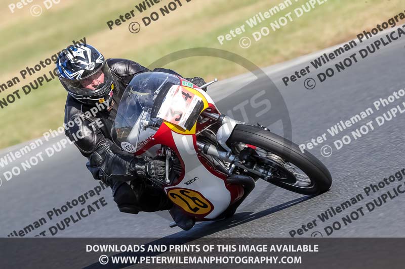 Vintage motorcycle club;eventdigitalimages;mallory park;mallory park trackday photographs;no limits trackdays;peter wileman photography;trackday digital images;trackday photos;vmcc festival 1000 bikes photographs