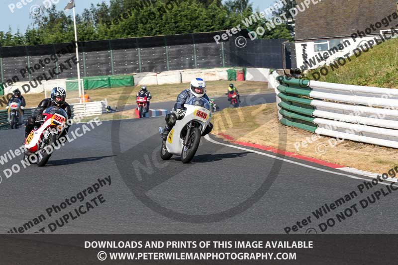 Vintage motorcycle club;eventdigitalimages;mallory park;mallory park trackday photographs;no limits trackdays;peter wileman photography;trackday digital images;trackday photos;vmcc festival 1000 bikes photographs