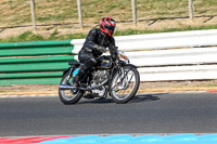 Vintage-motorcycle-club;eventdigitalimages;mallory-park;mallory-park-trackday-photographs;no-limits-trackdays;peter-wileman-photography;trackday-digital-images;trackday-photos;vmcc-festival-1000-bikes-photographs