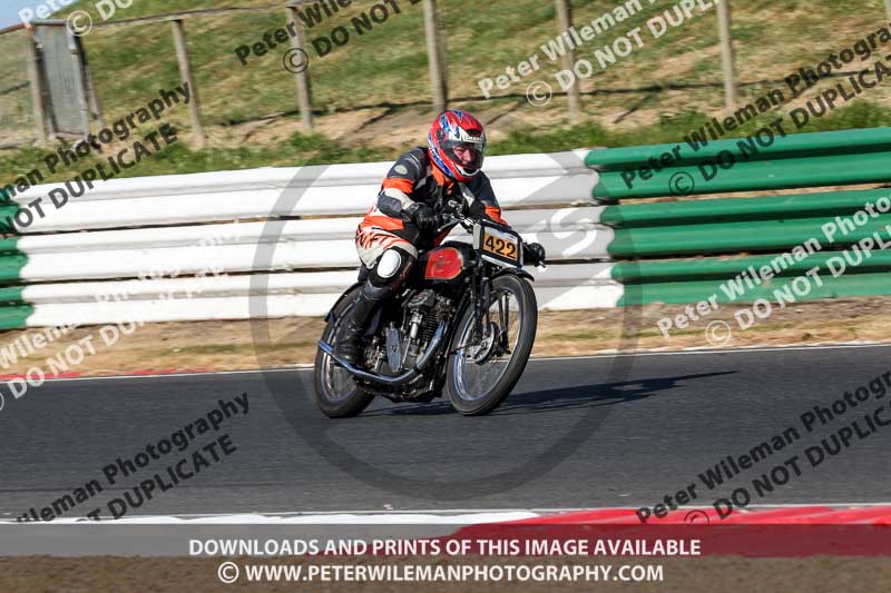 Vintage motorcycle club;eventdigitalimages;mallory park;mallory park trackday photographs;no limits trackdays;peter wileman photography;trackday digital images;trackday photos;vmcc festival 1000 bikes photographs