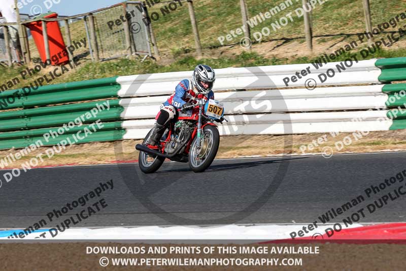 Vintage motorcycle club;eventdigitalimages;mallory park;mallory park trackday photographs;no limits trackdays;peter wileman photography;trackday digital images;trackday photos;vmcc festival 1000 bikes photographs