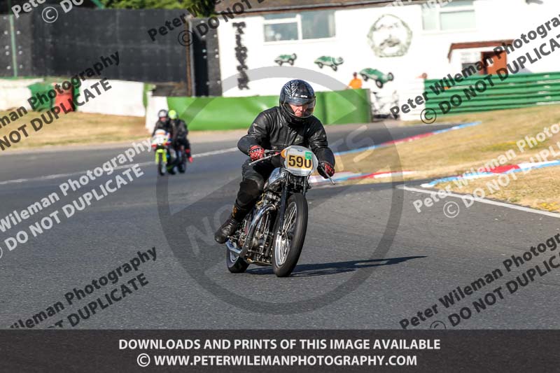 Vintage motorcycle club;eventdigitalimages;mallory park;mallory park trackday photographs;no limits trackdays;peter wileman photography;trackday digital images;trackday photos;vmcc festival 1000 bikes photographs
