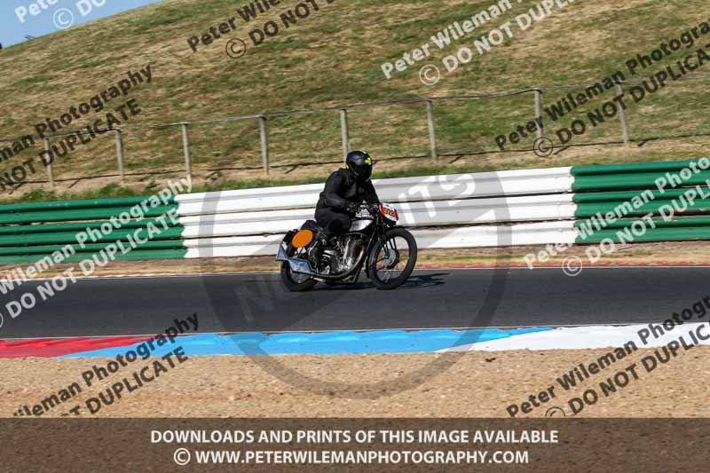 Vintage motorcycle club;eventdigitalimages;mallory park;mallory park trackday photographs;no limits trackdays;peter wileman photography;trackday digital images;trackday photos;vmcc festival 1000 bikes photographs
