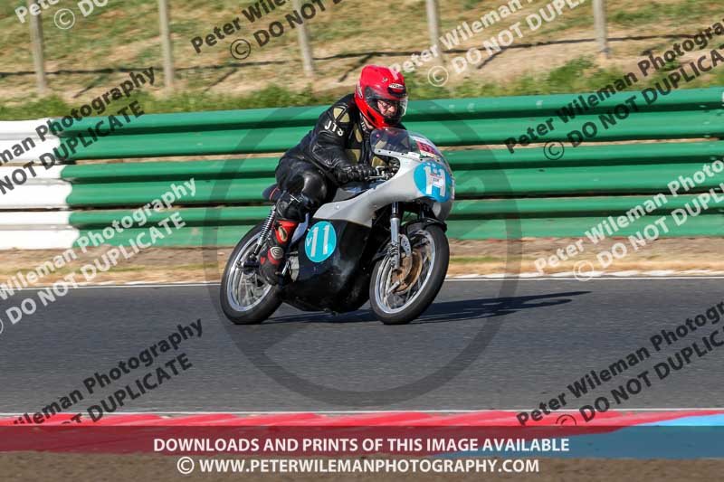 Vintage motorcycle club;eventdigitalimages;mallory park;mallory park trackday photographs;no limits trackdays;peter wileman photography;trackday digital images;trackday photos;vmcc festival 1000 bikes photographs