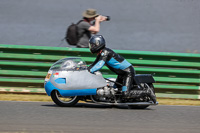 Vintage-motorcycle-club;eventdigitalimages;mallory-park;mallory-park-trackday-photographs;no-limits-trackdays;peter-wileman-photography;trackday-digital-images;trackday-photos;vmcc-festival-1000-bikes-photographs