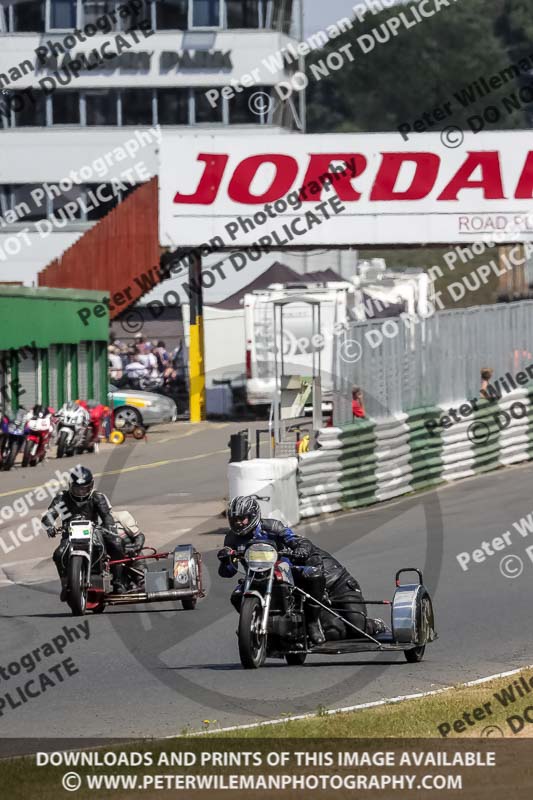 Vintage motorcycle club;eventdigitalimages;mallory park;mallory park trackday photographs;no limits trackdays;peter wileman photography;trackday digital images;trackday photos;vmcc festival 1000 bikes photographs