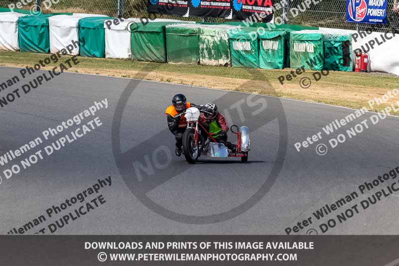 Vintage motorcycle club;eventdigitalimages;mallory park;mallory park trackday photographs;no limits trackdays;peter wileman photography;trackday digital images;trackday photos;vmcc festival 1000 bikes photographs