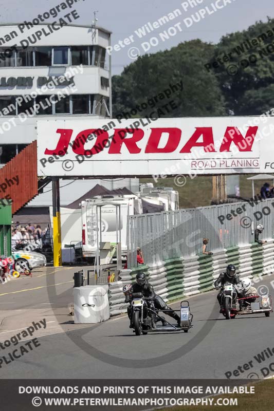 Vintage motorcycle club;eventdigitalimages;mallory park;mallory park trackday photographs;no limits trackdays;peter wileman photography;trackday digital images;trackday photos;vmcc festival 1000 bikes photographs