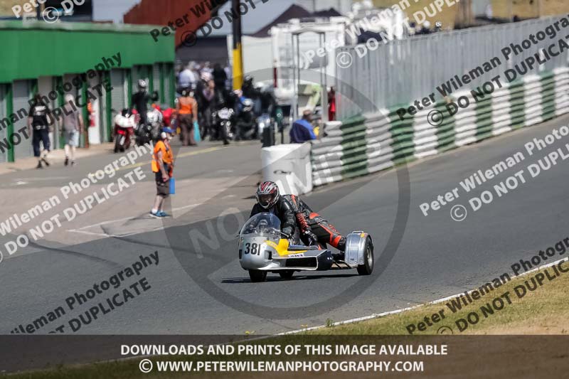 Vintage motorcycle club;eventdigitalimages;mallory park;mallory park trackday photographs;no limits trackdays;peter wileman photography;trackday digital images;trackday photos;vmcc festival 1000 bikes photographs