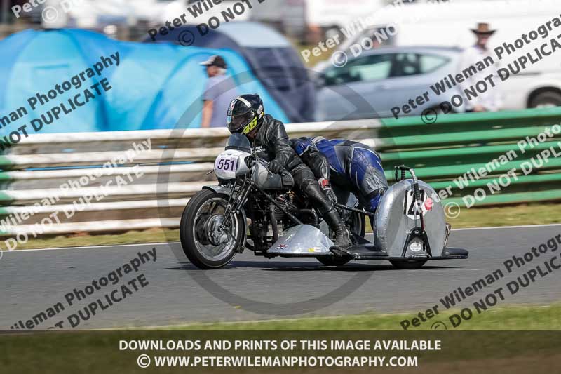 Vintage motorcycle club;eventdigitalimages;mallory park;mallory park trackday photographs;no limits trackdays;peter wileman photography;trackday digital images;trackday photos;vmcc festival 1000 bikes photographs