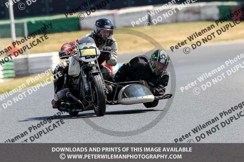 Vintage motorcycle club;eventdigitalimages;mallory park;mallory park trackday photographs;no limits trackdays;peter wileman photography;trackday digital images;trackday photos;vmcc festival 1000 bikes photographs