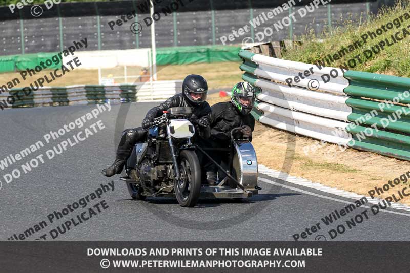Vintage motorcycle club;eventdigitalimages;mallory park;mallory park trackday photographs;no limits trackdays;peter wileman photography;trackday digital images;trackday photos;vmcc festival 1000 bikes photographs