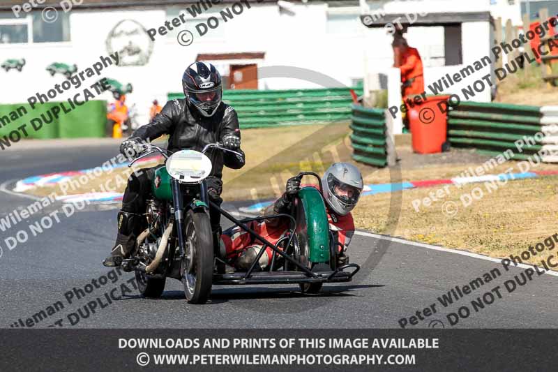 Vintage motorcycle club;eventdigitalimages;mallory park;mallory park trackday photographs;no limits trackdays;peter wileman photography;trackday digital images;trackday photos;vmcc festival 1000 bikes photographs