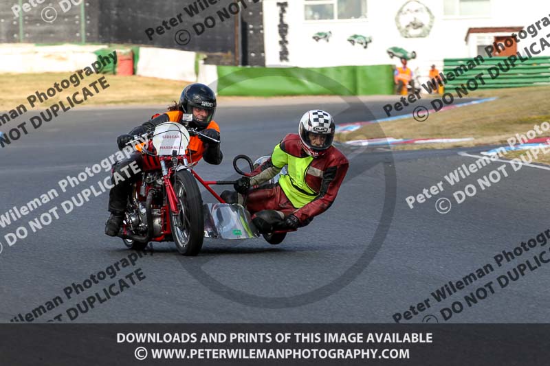 Vintage motorcycle club;eventdigitalimages;mallory park;mallory park trackday photographs;no limits trackdays;peter wileman photography;trackday digital images;trackday photos;vmcc festival 1000 bikes photographs
