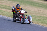 Vintage-motorcycle-club;eventdigitalimages;mallory-park;mallory-park-trackday-photographs;no-limits-trackdays;peter-wileman-photography;trackday-digital-images;trackday-photos;vmcc-festival-1000-bikes-photographs