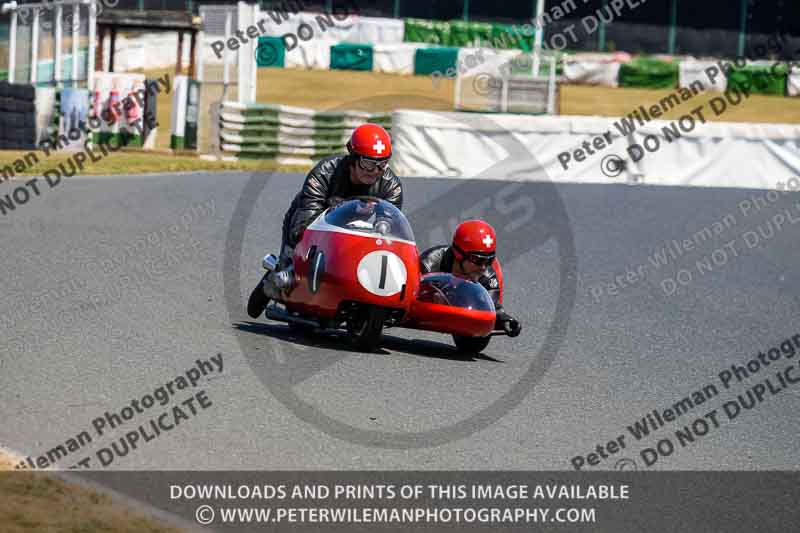 Vintage motorcycle club;eventdigitalimages;mallory park;mallory park trackday photographs;no limits trackdays;peter wileman photography;trackday digital images;trackday photos;vmcc festival 1000 bikes photographs