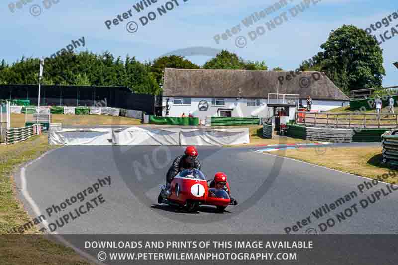 Vintage motorcycle club;eventdigitalimages;mallory park;mallory park trackday photographs;no limits trackdays;peter wileman photography;trackday digital images;trackday photos;vmcc festival 1000 bikes photographs