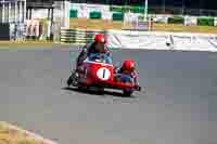 Vintage-motorcycle-club;eventdigitalimages;mallory-park;mallory-park-trackday-photographs;no-limits-trackdays;peter-wileman-photography;trackday-digital-images;trackday-photos;vmcc-festival-1000-bikes-photographs