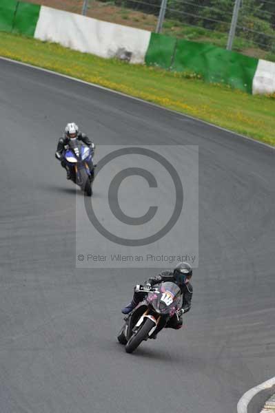 Mallory park Leicestershire;Mallory park photographs;Motorcycle action photographs;event digital images;eventdigitalimages;mallory park;no limits trackday;peter wileman photography;trackday;trackday digital images;trackday photos