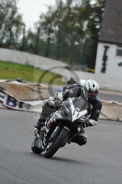 Mallory park Leicestershire;Mallory park photographs;Motorcycle action photographs;event digital images;eventdigitalimages;mallory park;no limits trackday;peter wileman photography;trackday;trackday digital images;trackday photos