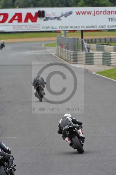 Mallory park Leicestershire;Mallory park photographs;Motorcycle action photographs;event digital images;eventdigitalimages;mallory park;no limits trackday;peter wileman photography;trackday;trackday digital images;trackday photos