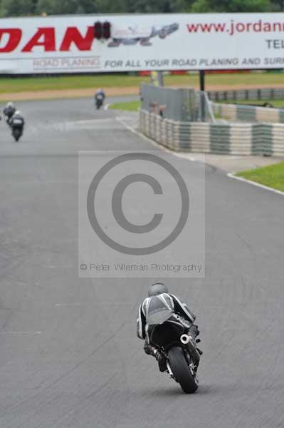 Mallory park Leicestershire;Mallory park photographs;Motorcycle action photographs;event digital images;eventdigitalimages;mallory park;no limits trackday;peter wileman photography;trackday;trackday digital images;trackday photos
