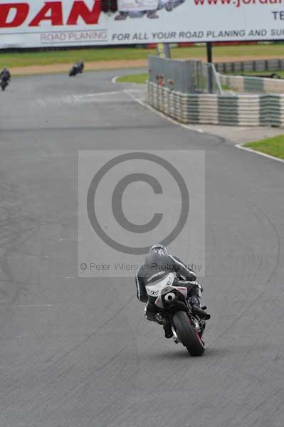 Mallory park Leicestershire;Mallory park photographs;Motorcycle action photographs;event digital images;eventdigitalimages;mallory park;no limits trackday;peter wileman photography;trackday;trackday digital images;trackday photos