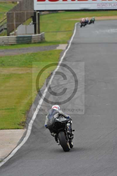 Mallory park Leicestershire;Mallory park photographs;Motorcycle action photographs;event digital images;eventdigitalimages;mallory park;no limits trackday;peter wileman photography;trackday;trackday digital images;trackday photos