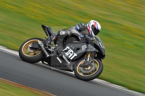 Mallory park Leicestershire;Mallory park photographs;Motorcycle action photographs;event digital images;eventdigitalimages;mallory park;no limits trackday;peter wileman photography;trackday;trackday digital images;trackday photos