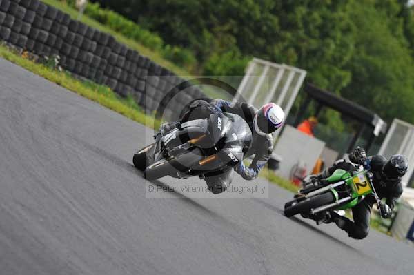 Mallory park Leicestershire;Mallory park photographs;Motorcycle action photographs;event digital images;eventdigitalimages;mallory park;no limits trackday;peter wileman photography;trackday;trackday digital images;trackday photos