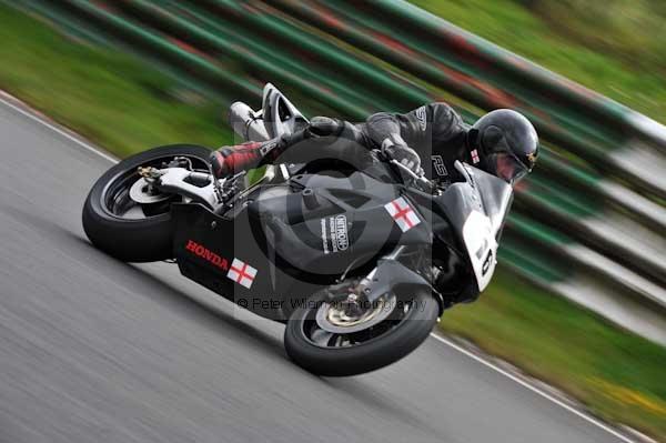 Mallory park Leicestershire;Mallory park photographs;Motorcycle action photographs;event digital images;eventdigitalimages;mallory park;no limits trackday;peter wileman photography;trackday;trackday digital images;trackday photos