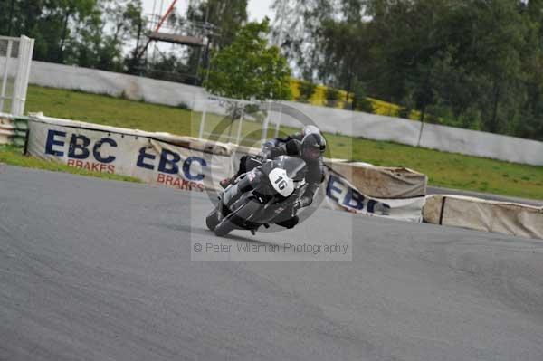 Mallory park Leicestershire;Mallory park photographs;Motorcycle action photographs;event digital images;eventdigitalimages;mallory park;no limits trackday;peter wileman photography;trackday;trackday digital images;trackday photos