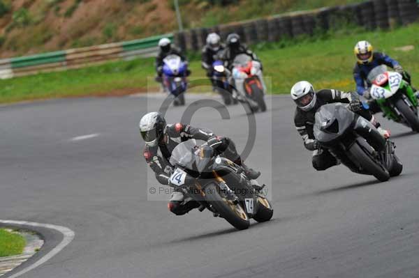Mallory park Leicestershire;Mallory park photographs;Motorcycle action photographs;event digital images;eventdigitalimages;mallory park;no limits trackday;peter wileman photography;trackday;trackday digital images;trackday photos