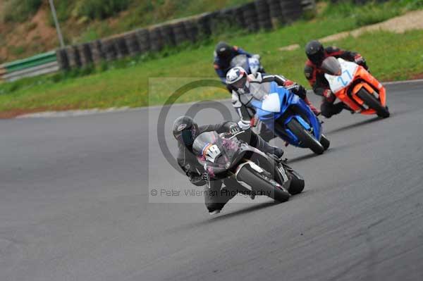 Mallory park Leicestershire;Mallory park photographs;Motorcycle action photographs;event digital images;eventdigitalimages;mallory park;no limits trackday;peter wileman photography;trackday;trackday digital images;trackday photos