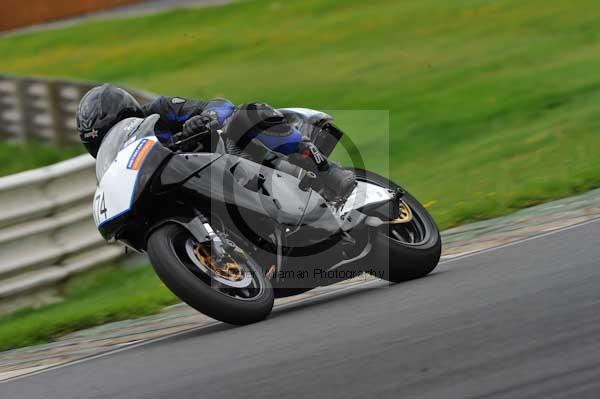 Mallory park Leicestershire;Mallory park photographs;Motorcycle action photographs;event digital images;eventdigitalimages;mallory park;no limits trackday;peter wileman photography;trackday;trackday digital images;trackday photos