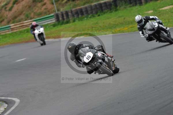 Mallory park Leicestershire;Mallory park photographs;Motorcycle action photographs;event digital images;eventdigitalimages;mallory park;no limits trackday;peter wileman photography;trackday;trackday digital images;trackday photos