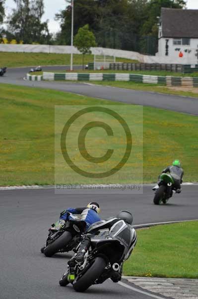 Mallory park Leicestershire;Mallory park photographs;Motorcycle action photographs;event digital images;eventdigitalimages;mallory park;no limits trackday;peter wileman photography;trackday;trackday digital images;trackday photos