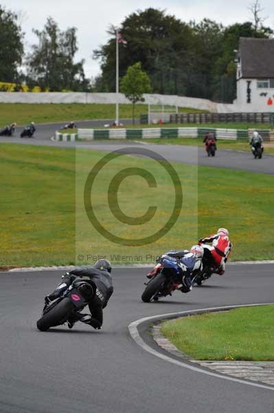 Mallory park Leicestershire;Mallory park photographs;Motorcycle action photographs;event digital images;eventdigitalimages;mallory park;no limits trackday;peter wileman photography;trackday;trackday digital images;trackday photos
