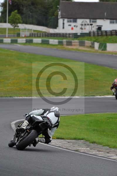Mallory park Leicestershire;Mallory park photographs;Motorcycle action photographs;event digital images;eventdigitalimages;mallory park;no limits trackday;peter wileman photography;trackday;trackday digital images;trackday photos