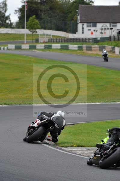 Mallory park Leicestershire;Mallory park photographs;Motorcycle action photographs;event digital images;eventdigitalimages;mallory park;no limits trackday;peter wileman photography;trackday;trackday digital images;trackday photos