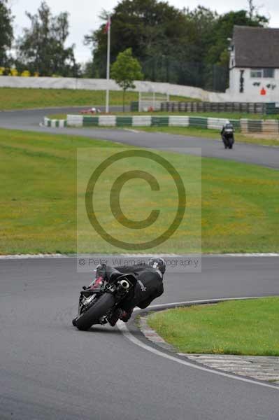 Mallory park Leicestershire;Mallory park photographs;Motorcycle action photographs;event digital images;eventdigitalimages;mallory park;no limits trackday;peter wileman photography;trackday;trackday digital images;trackday photos