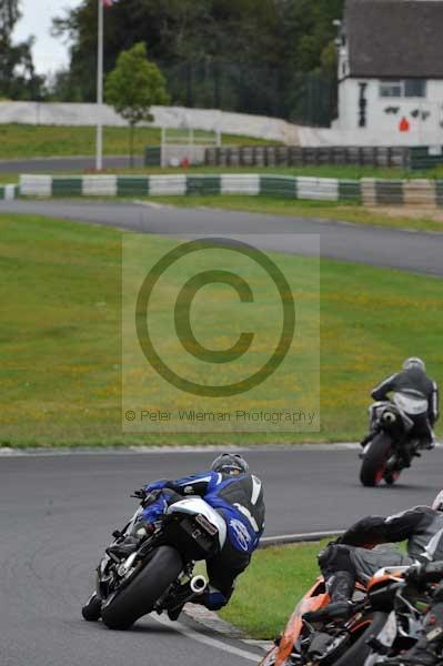 Mallory park Leicestershire;Mallory park photographs;Motorcycle action photographs;event digital images;eventdigitalimages;mallory park;no limits trackday;peter wileman photography;trackday;trackday digital images;trackday photos